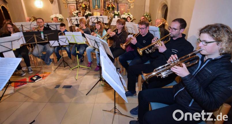Der Posaunenchor Illschwang und sein Leiter Martin Schmidt sind bei diesem Konzert in besonderer Weise gefordert. Bild: no
