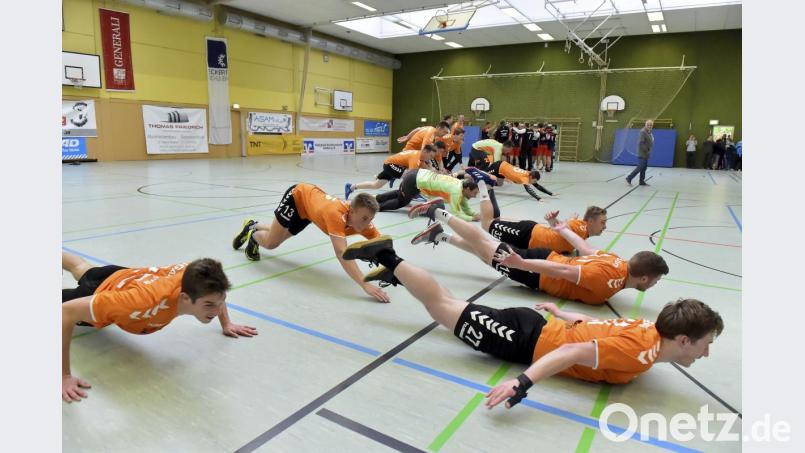 HG im TV 1861 Amberg - FC Neunburg v.W. 31:29 (15:12)

2. Relegeationsspiel zum Aufstieg in die Bezirksoberliga

Saison: 2018/19

Die Zuschauer lassen sich nach dem Schlußpfiff von den begeisterten Zuschauern ordnentlich feiere Bild: Ziegler