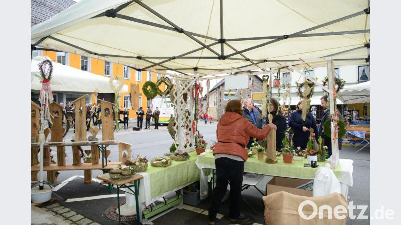 Die Besucher hatten beim Markt zum Kreuzbergfest genügend Platz zum Betrachten des Angebots. Bild: bey