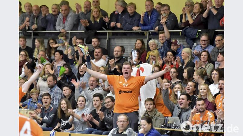 Eine prächtige Zuschauer Kulisse mit 600 Handballfans gab dem 2. Relegationsspiel den richtigen Rahmen Bild: Ziegler