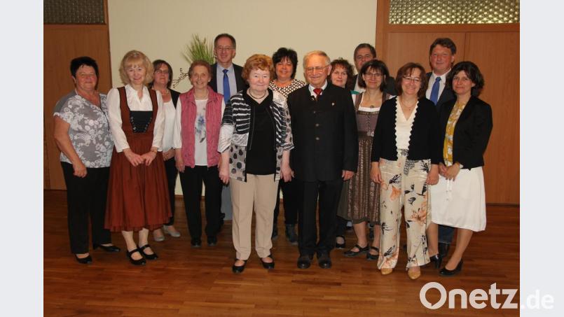 Zahlreiche Gäste überbrachten der Jubilarin Roswitha Böhm die besten Wünsche zum runden Geburtstag. Bild: ral