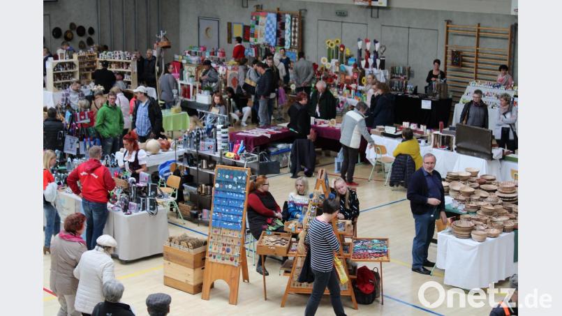Die Besucher des ersten Pfreimder Frühjahrsmarktes freuten sich auf ein großes Angebot. Bild: kar