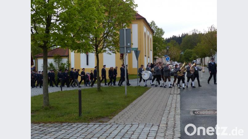 Nach dem Gottesdienst geht es in Richtung Vereinszentrum. Bild: hme