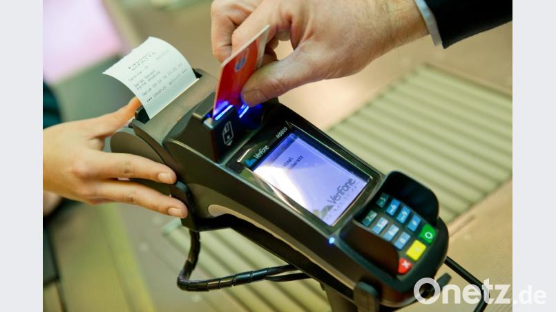 Insgesamt zahlten die Verbraucher 2018 bei ihren Einkäufen gut 209 Milliarden Euro per Karte - 12,4 Milliarden Euro mehr als im Vorjahr. Bild: Daniel Karmann