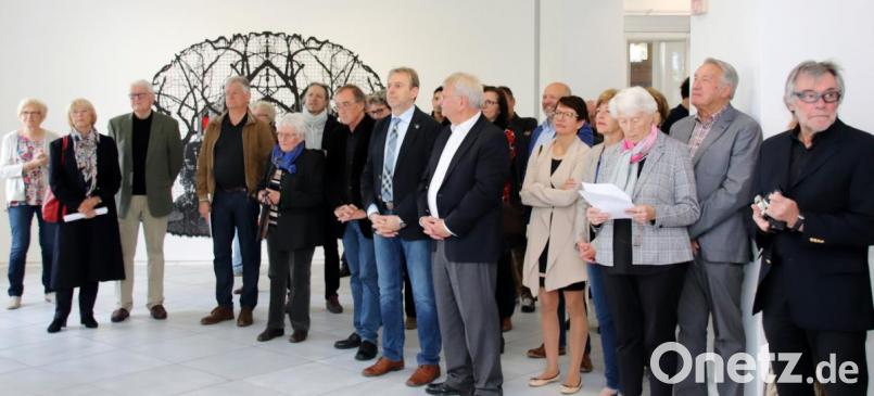 Zahlreiche Besucher nahmen an derVernissage in der Kebbel-Villa teil. Bild: Thomas Dobler