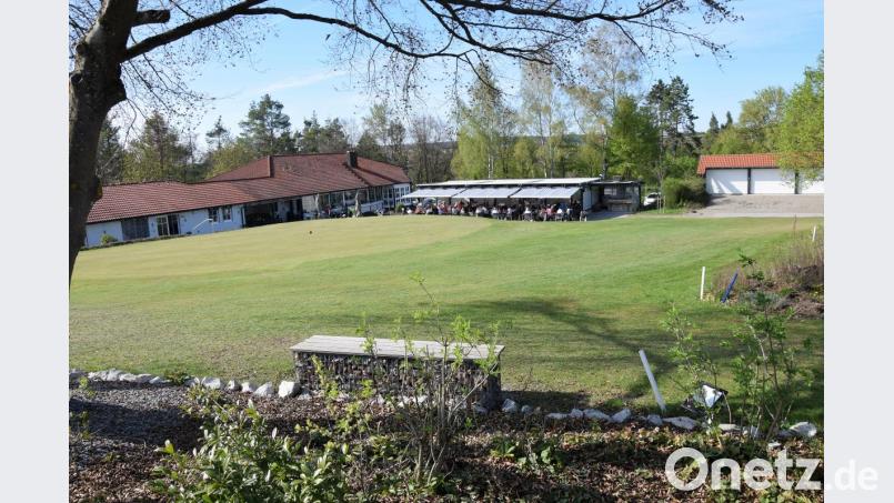 Der Dreh- und Angelpunkt der Club-Anlage auf dem Theilberg ist Loch 19 mit der Club-Gaststätte. Bild: bö