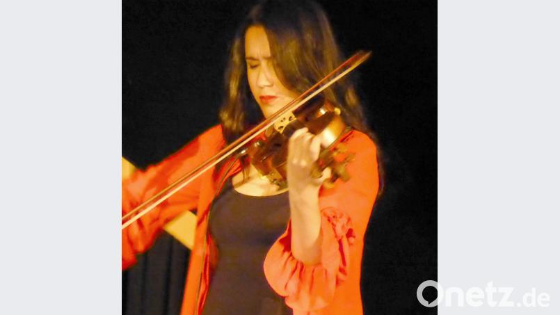 Roser entlockt der Violine melancholische Klänge. Bild: fsb