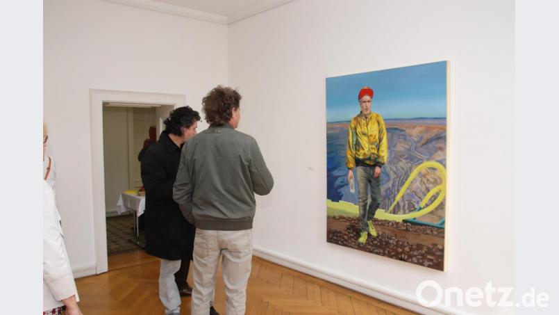 Besucher vor dem Bild &quot;Bingham&quot; von Robert Rudat. Bild: Thomas Dobler