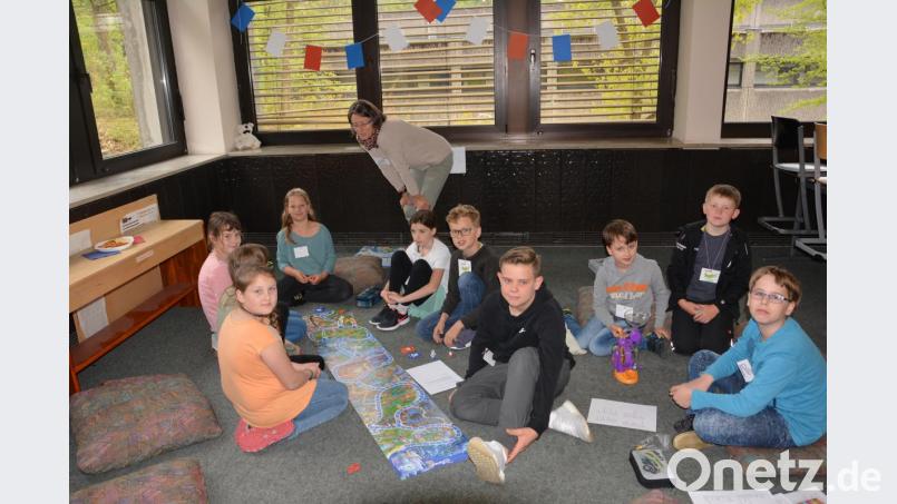 Die Grundschüler erfahren die Sprache Französisch spielerisch. Bild: exb