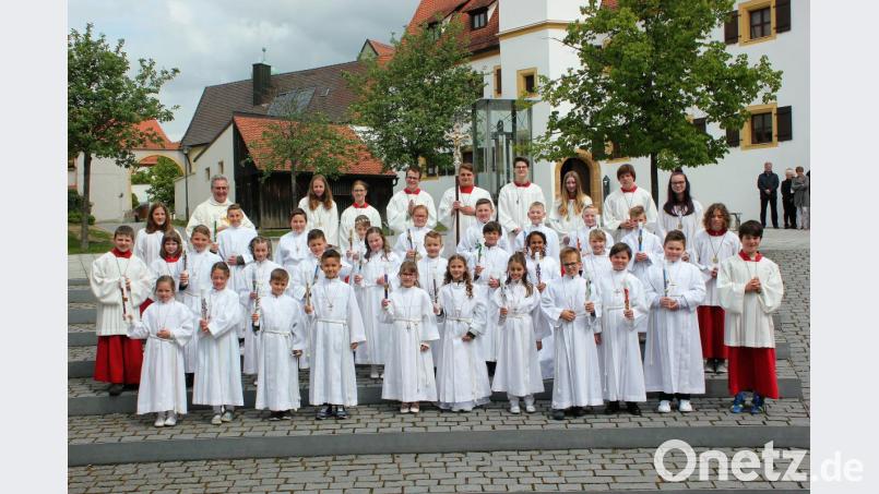 Die Gemeinschaft mit Jesus durften am Sonntag 29 Kinder bei der ersten Heiligen Kommunion in der Pfarrei St. Johannes der Täufer Nabburg erfahren. Bild: bph