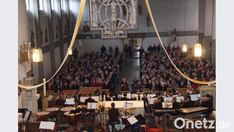 Die Stadtpfarrkirche war bis auf den letzten Platz besetzt. Bild: weu