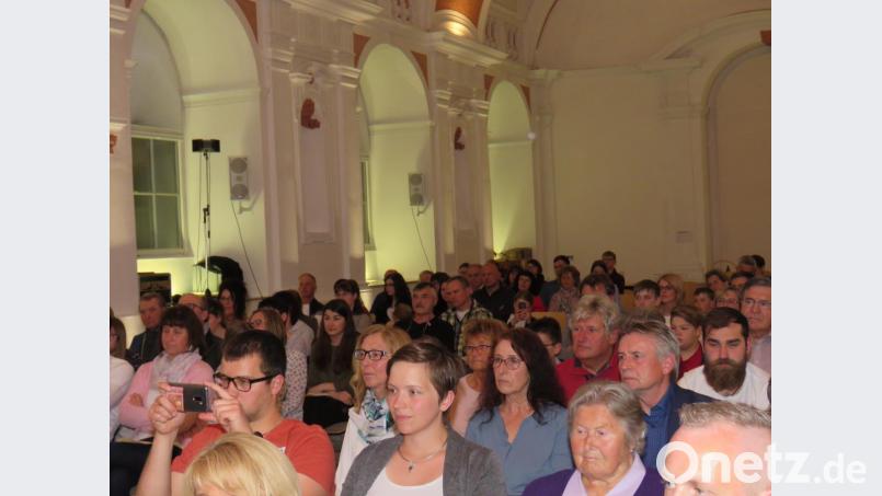 Aufmerksam lauschten die zahlreich anwesenden Gäste der Musik. Bild: ubb