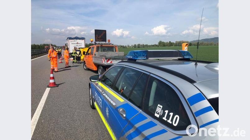 Nach einem Unfall auf der A3 ist die Fahrbahn in Richtung Regensburg gesperrt. Bild: Alexander Auer