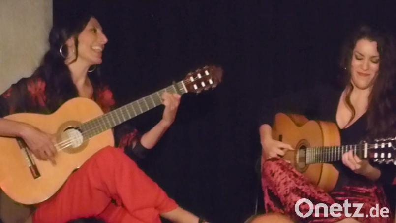 Gitarrenduett von Marta (links) und Alicia. Bild: fsb