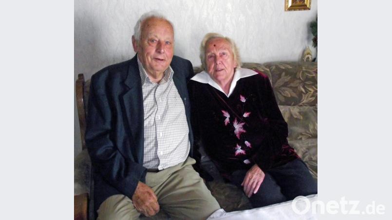 Das seltene Fest der eisernen Hochzeit feiern Johann und Berta Ueblacker. Bild: Dobmeier