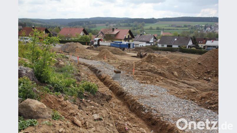 Im neuen Baugebiet „Am Waldfrieden-Leinhartl“ laufen die Erschließungsmaßnahmen auf vollen Touren. Auch die Baukonjunktur in der Gemeinde Teunz hat tüchtig angezogen. Bild: frd