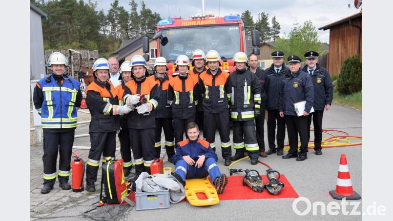 Technische Hilfeleistung mit dem Stützpunktfahrzeug der Feuerwehr aus Hohenburg war für die Einsatzgruppe der Feuerwehr aus Allersburg-Berghausen kein Problem. Sie zeigten eine fehlerfreie Leistung bei der Abnahme. Bild: bö