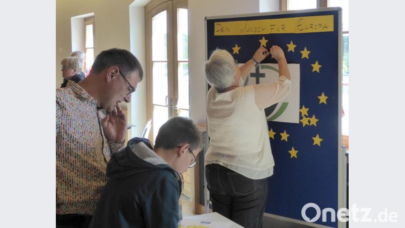 Den Wunsch für Europa auf einen Stern schreiben und anheften. Bild: fsb