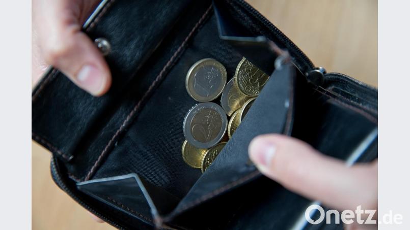 Gerade für kleine Summen bleibt das Bargeld noch die erste Wahl. Bild: Daniel Karmann/dpa