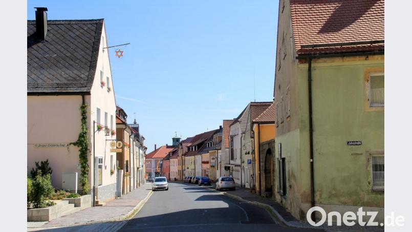 Beim "Tag der Städtebauförderung" steht die Bräugasse mit dem der (von links) Zoiglstub´n "Zum Meislbeck" und der Alten Schmiede, die zu einem Dokumentationszentrum umgebaut werden soll sowie dem zukünftigen "Bürgerhaus" (rechtes Eckhaus). Bild: njn