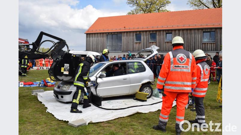 Ein wichtiges Werkzeug bei der Bergung eingeklemmter Verletzer ist die Rettungsschere. Ihre Handhabung braucht viel Übung und Erfahrung. Bild: bnr