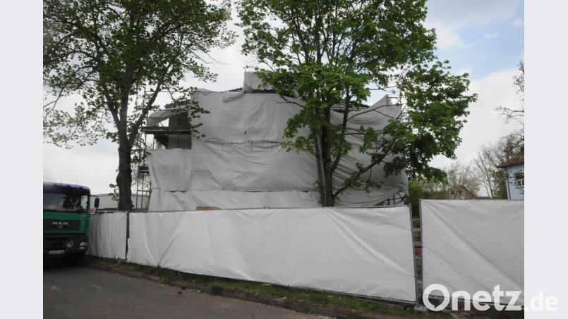 Noch verhüllen Bauplanen das Gebäude. Doch schon in wenigen Wochen werden hier wieder die ersten Nutzer einziehen. Bild: ge