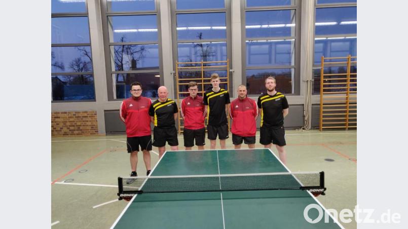 Tim Halbauer (von links), Thomas Reiter, Sebastian Hering, Lukas Krauß, Thomas Zellner und Michael Macher blicken auf eine erfolgreiche Tischtennis-Saison zurück. Bild: sne