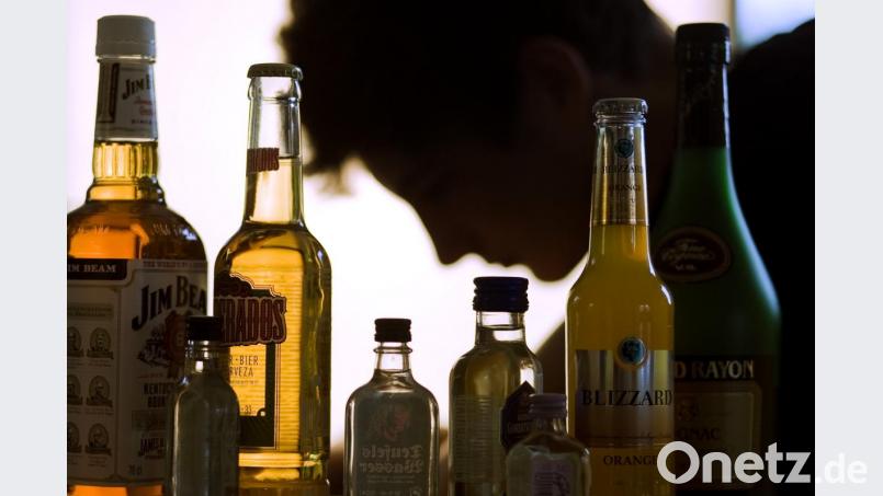 Die Drogenbeauftragte der Bundesregierung, Marlene Mortler, und die Leiterin der Bundeszentrale für gesundheitliche Aufklärung, Heidrun Thaiss, haben in Berlin neue Studiendaten zum Alkoholkonsum bei jungen Leuten vorgestellt. Symbolbild: Jens Büttner/ZB/dpa