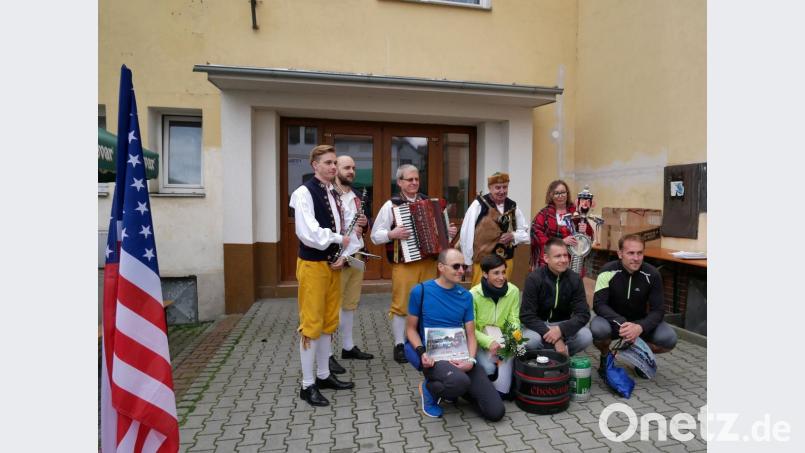 Die Erstplatzierten aus Bela nad Radbuzou mit den "Konradyho Dudacka Muszika" aus Domazlice. Bild: gz