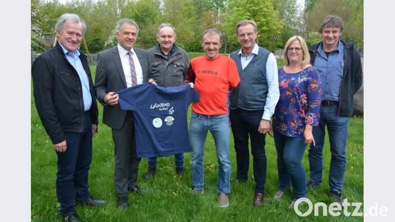 Auf den 11. Inklusionslauf der Lebenshilfe freuen sich (von links) TuS-Präsident Anton Bauernfeind, Lebenshilfe-Vorsitzender und Bürgermeister Roland Grillmeier, Wolfgang Friedl (Schützen Mitterteich), Schirmherr Wolfgang Stöckl, Lebenshilfe-Geschäftsführer Berthold Kellner, sowie Julia Schmeller und Erwin Bösl (beide Lebenshilfe). Bild: jr