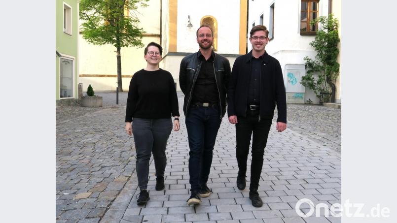 Eva Kappl, Björn Reichel und Marius J. Brey (von links) sind auf Europa-Wahlkampftour unterwegs. Bild: Hirsch