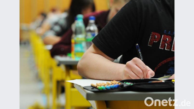 Zahlreiche Schüler in Bayern ärgern sich über die Abi-Prüfungen im Fach Mathe. Bild: Armin Weigel/dpa