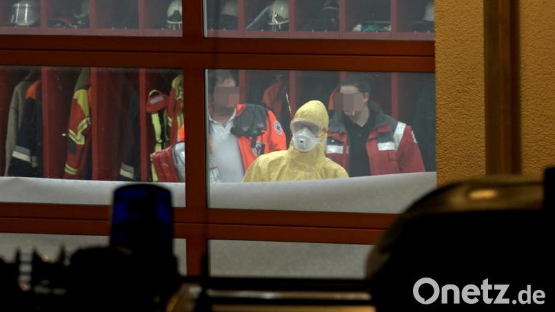 Rettungsdienst baut große Dekontaminationsstelle und Behandlungsstelle auf Bild: Alexander Auer