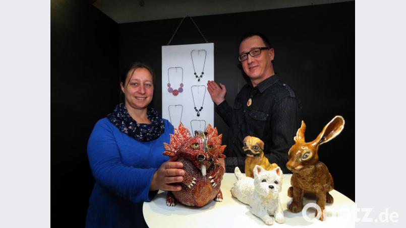 Susanne Mudra und Kurt Bauernfeind sind neu in der Kunstszene. Murda hat ein großes Talent bei der Darstellung von Tierfiguren in Keramik, Bauernfeind gestaltet Keramikschmuck. Bild: ubb