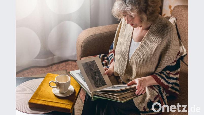 Warum haben wir meistens eine rosarote Brille auf, wenn wir an vergangene Zeiten denken? Bild: e_serebryakova – stock.adobe.com