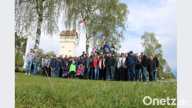 Die Reisegruppe am Wassertrum und Aufmarschplatz. Bild: exb