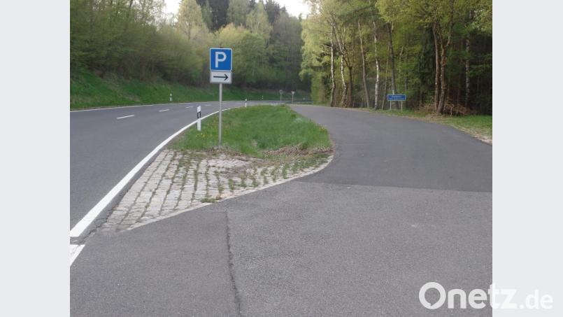 Die Straßenmeisterei Eschenbach hat angeregt, den Parkplatz an der Staatsstraße 2181 zwischen Ebnath und Brand aufgrund eines latenten Müllproblems zu schließen. Der Ebnather Gemeinderat will das Areal erhalten. Bild: br