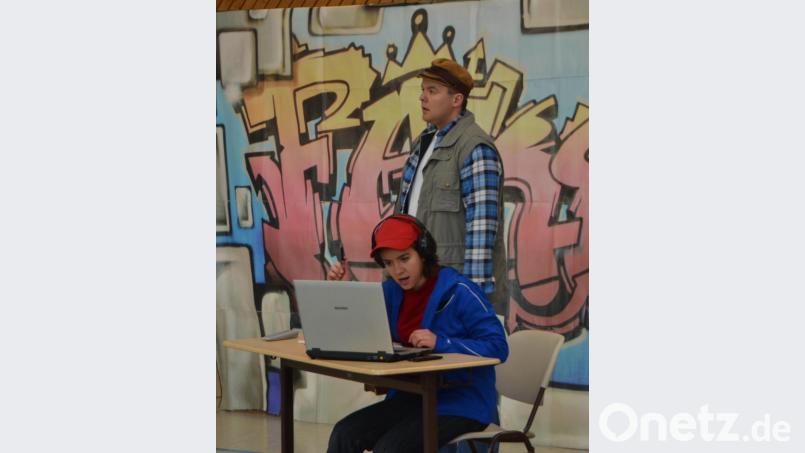 Leas Vater will nicht, dass seine Tochter Schauspielerin wird. Bild: dob