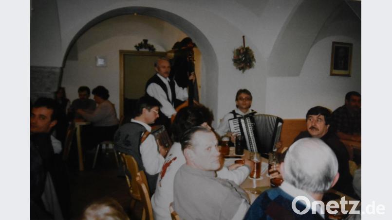 Seit 25 Jahren ist der ehemalige "Schoilmichl"-Stall eine Zoiglstube, in der die Gäste nicht nur trinken und reden, sondern auch singen und lachen. Repro: ui