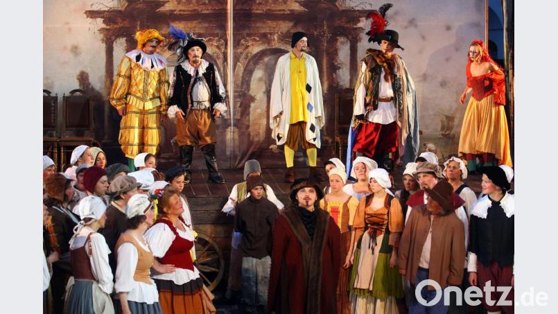 Das Welttheater, das Schauspiel und Musical vereint, ist ein Gemeinschaftswerk von Profi-Schauspielern und Laiendarstellern. Bild: Wolfgang Steinbacher