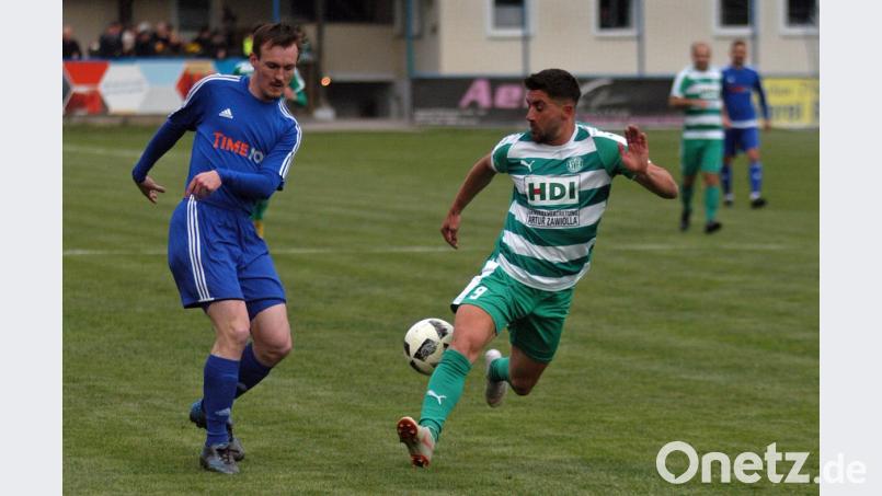 Ohne Goalgetter Martin Pasieka (links) bestrreitet der SV Etzenricht das vorletzte Saisonpunktspiel gegen den SV Hutthurm. Ein klarer Sieg soll dennoch her und Mut machen für die Relegation. Bild: otr