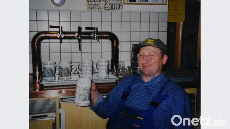 Manfred Punzmann hat schon viele Ideen in den Zoigl gesteckt. Eine Zeitlang gab es extra für ihn gefertigte Porzellankrüge. Repro: ui