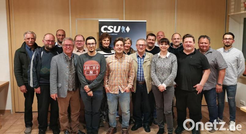 Bei der konstituierenden Sitzung stellte der CSU Ortsverband mit Michael Dutz (Bildmitte) an der Spitze die Weichen für die Zukunft. Bild: wro