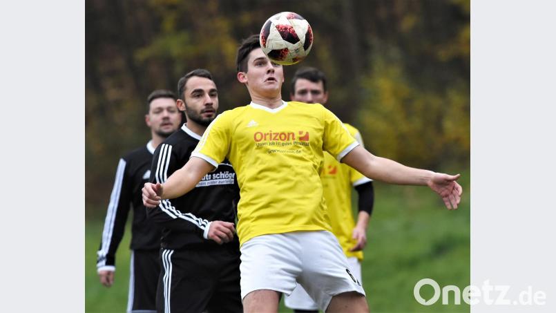 Eine gelungene Ballannahme, wie hier bei Andreas Kische, wird nicht reichen: Die SpVgg Windischeschenbach muss sich schon mächtig ins Zeug legen, wenn sie den SC Eschenbach bezwingen will. Bild: sf