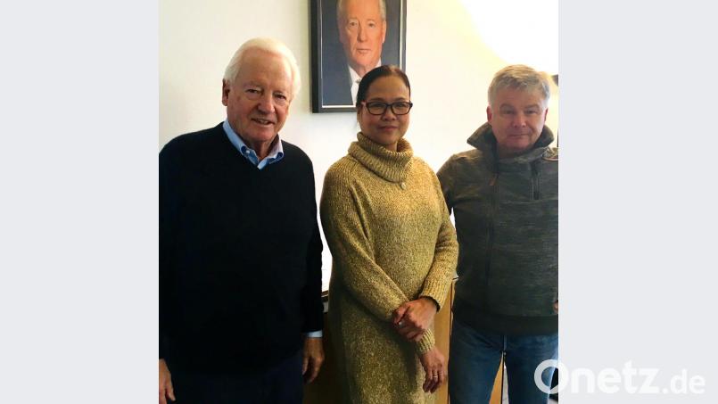 Im Engagement von Klaus Conrad (links) und seines Neffen Michael C. Geiss (rechts) sieht Marilou Amann den „Ritterschlag“ für ihre Arbeit. Bild: ath