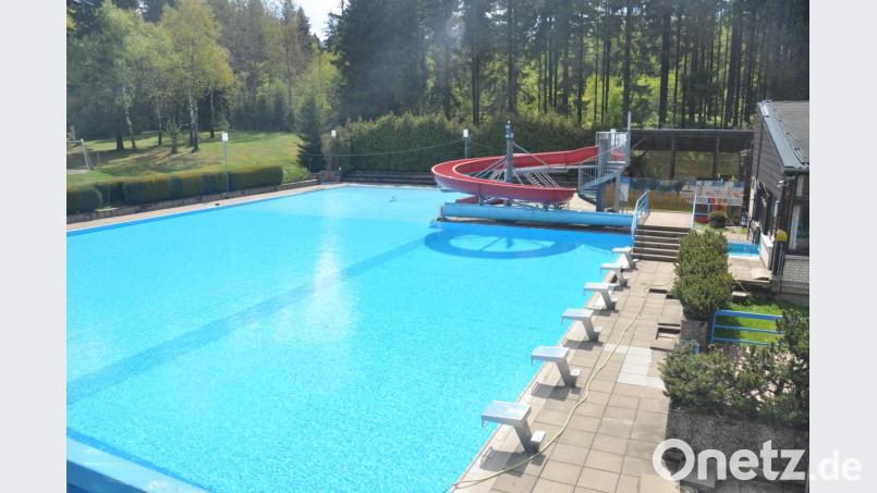 Der Förderkreis Freibad Altglashütte hat alles Notwendige für den Saisonstart unternommen. Doch ohne eine Fachkraft muss das Bad geschlossen bleiben. Jetzt soll eine weitere Stellenausschreibung gestartet werden,. Bild: ws