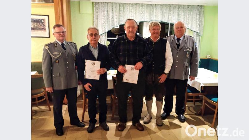 Erster Vorstand Reinhard Beer (von links) mit den Geehrten Peter Kasseckert, Manfred Langner, Konrad Zant sowie zweitem Kreisvorsitzenden Josef Meisl. Bild: externer Beitrag