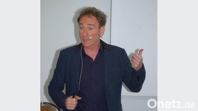 Welche Unterstützungsangebote helfen den Jugendlichen am besten? Darüber sprach Michael Macsenaere, geschäftsführender Direktor des Instituts für Kinder- und Jugendhilfe in Mainz. Bild: gib