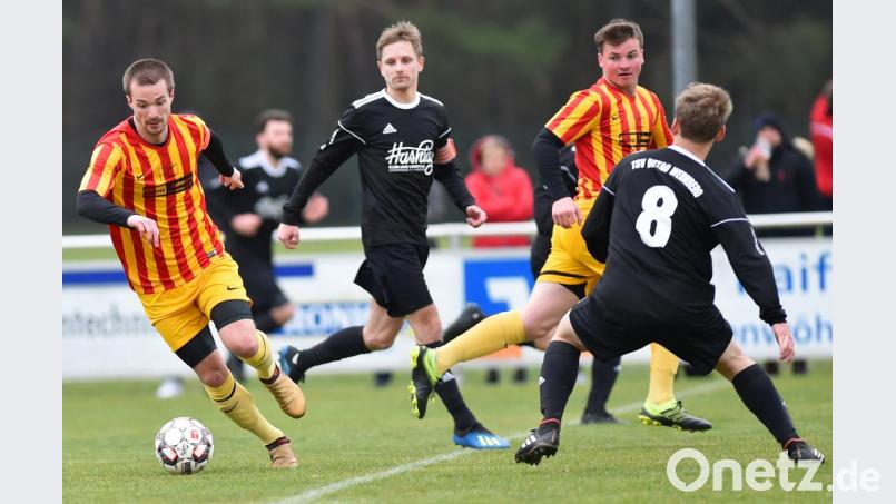Mit Volldampf in Richtung Meisterschaft: Johannes Renner (links) und Co. wollen gegen den SV Schwarzhofen den Matchball nutzen. Bild: A. Schwarzmeier