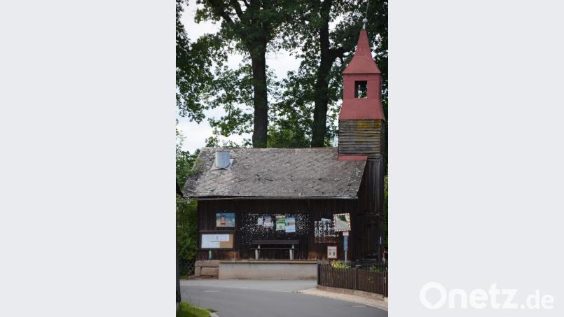 Die Scheune mit Glockenturm in Guttenthau kommt demnächst weg. Für den dortigen Spielplatz muss ein neuer Standort überdacht werden. Bild: ak